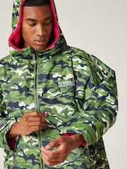 Regatta Green/White Adult Waterproof Changing Robe - Image 8 of 15