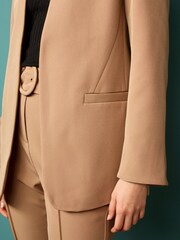 Kamelbraun - Figurbetonter Blazer ohne Revers - Bild 4 von 5
