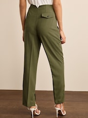 Grün - Hose in Tapered Fit mit Gürtel - Bild 1 von 4