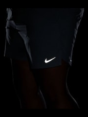 Серый - Nike шорты для бега 7 дюймов Dri-FIT Stride - Изображение 10 из 10