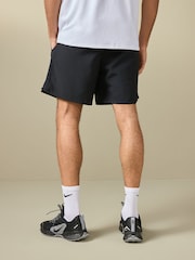 Czarny - 7 cale - Nike Challenger Dri-FIT 7 inch Briefs Lined Running Shorts - Image 4 of 7