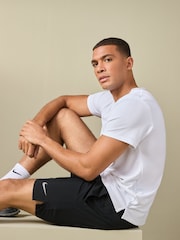 Czarny - 7 cale - Nike Challenger Dri-FIT 7 inch Briefs Lined Running Shorts - Image 5 of 7