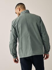 Salbeigrün - Wasserabweisende Jacke mit Trichterkragen - Bild 5 von 10