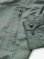 Salbeigrün - Wasserabweisende Jacke mit Trichterkragen - Bild 9 von 10