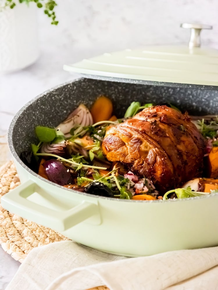 Masterclass Green Cast Aluminium 4L Casserole Pan - Image 1 of 3