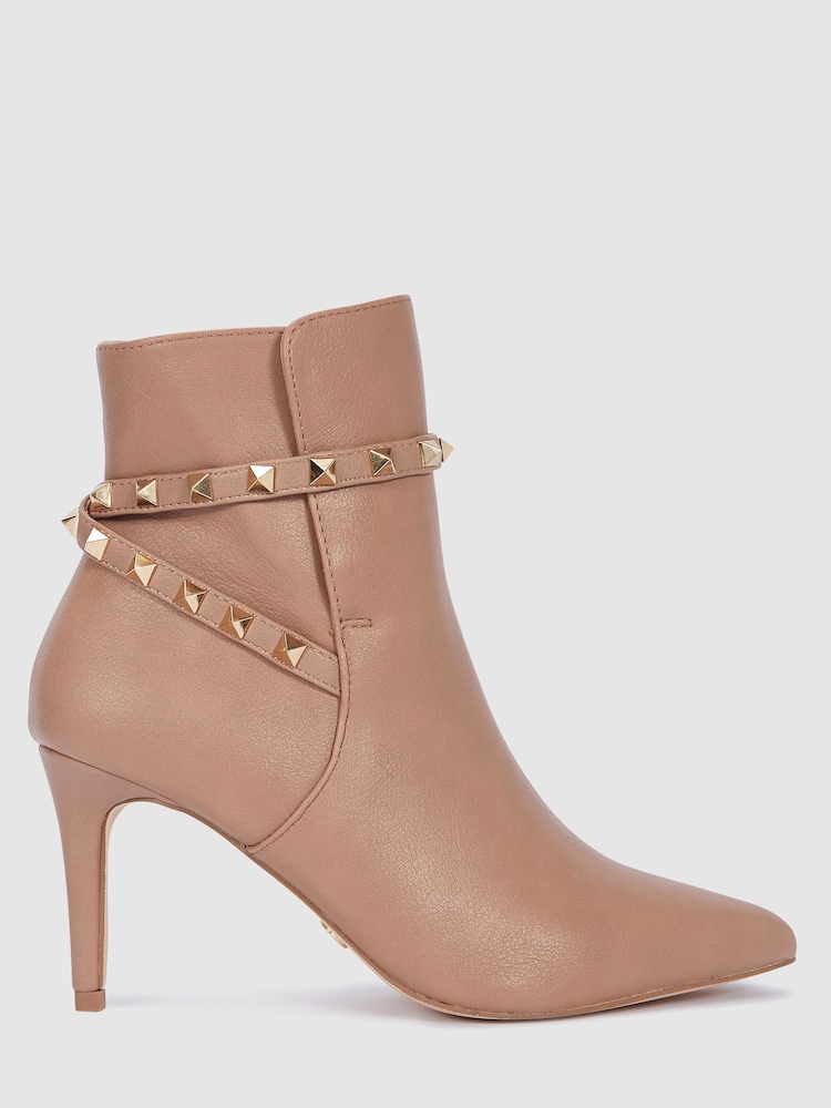 Nude - Novo Diego Spitze Stiefeletten mit Nieten und mittelhohem Stilettoabsatz - Bild 2 von 4 Nude - Novo Diego Spitze Stiefeletten mit Nieten und mittelhohem Stilettoabsatz - Bild 2 von 4