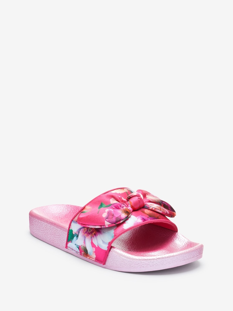 rožnata - Roza natikači iz satena s pentljo Baker by Ted Baker - Slika 2 iz 4 rožnata - Roza natikači iz satena s pentljo Baker by Ted Baker - Slika 2 iz 4