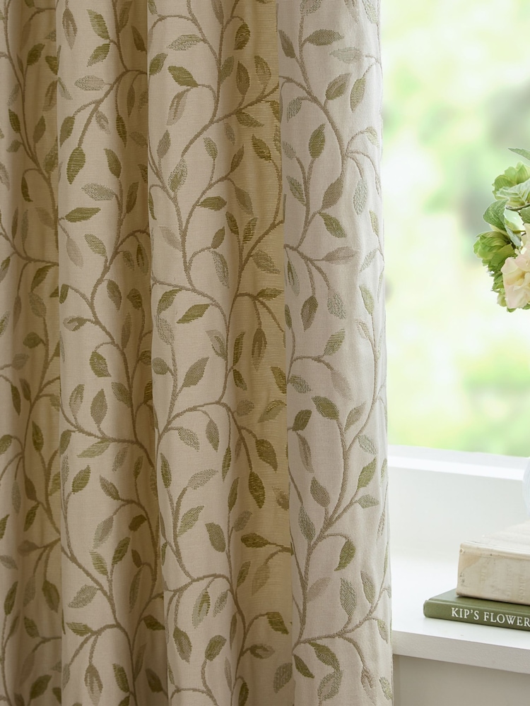 Cortinas Plisado tipo lápiz de jaquard Floral de Voyage Maison Cervino - Imagen 5 de 5 Cortinas Plisado tipo lápiz de jaquard Floral de Voyage Maison Cervino - Imagen 5 de 5