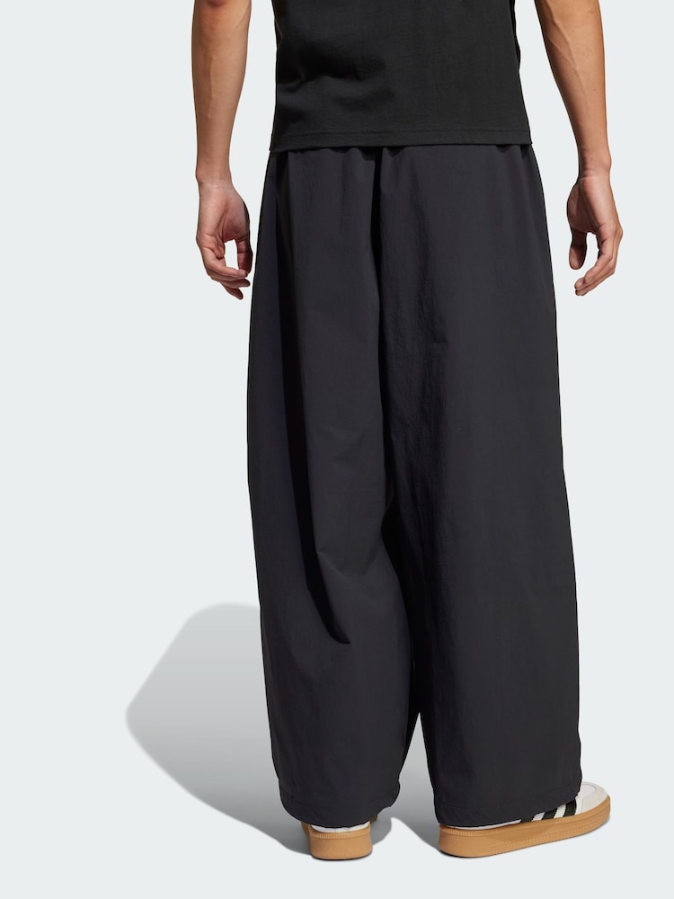 adidas Originals Black Premium Essentials Utility Parachute Tracksuit Bottoms - Image 2 of 5 adidas Originals Black Premium Essentials Utility Parachute Tracksuit Bottoms - Image 2 of 5