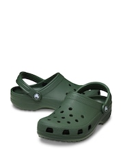 Campo verde - Crocs Adult Classic Slippers - Imagen 2 de 7