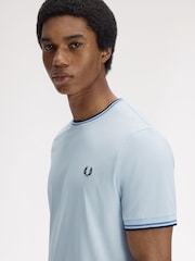 Bleu clair - Fred Perry T-shirt à logo à deux pointes - Image 3 de 5