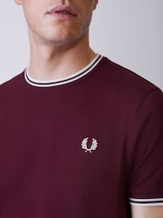Fred Perry Red Twin Tipped T-Shirt - Image 4 of 5