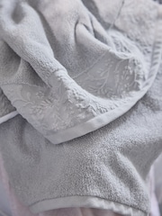 Shabby Chic by Rachel Ashwell® Blue Floral Border Cotton Towel - Image 5 of 8