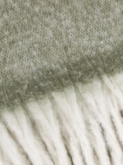 Furn Green Cosy Woven Tasselled Throw - Image 5 of 6