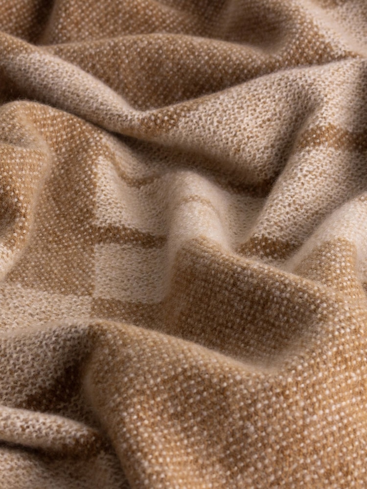 Yard Biscuit Harlech Woven Reversible Throw - Image 7 of 7