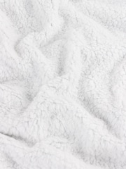 Furn Skandi Woodland Sherpa Fleece Throw - Imagen 5 de 6