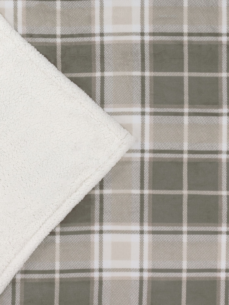 Wylder Green or Natural Braemar Sherpa Tartan Fleece Throw - Image 5 of 5 Wylder Green or Natural Braemar Sherpa Tartan Fleece Throw - Image 5 of 5