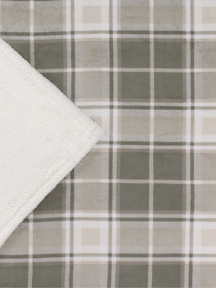 Wylder Green or Natural Braemar Sherpa Tartan Fleece Throw - Image 6 of 6 Wylder Green or Natural Braemar Sherpa Tartan Fleece Throw - Image 6 of 6