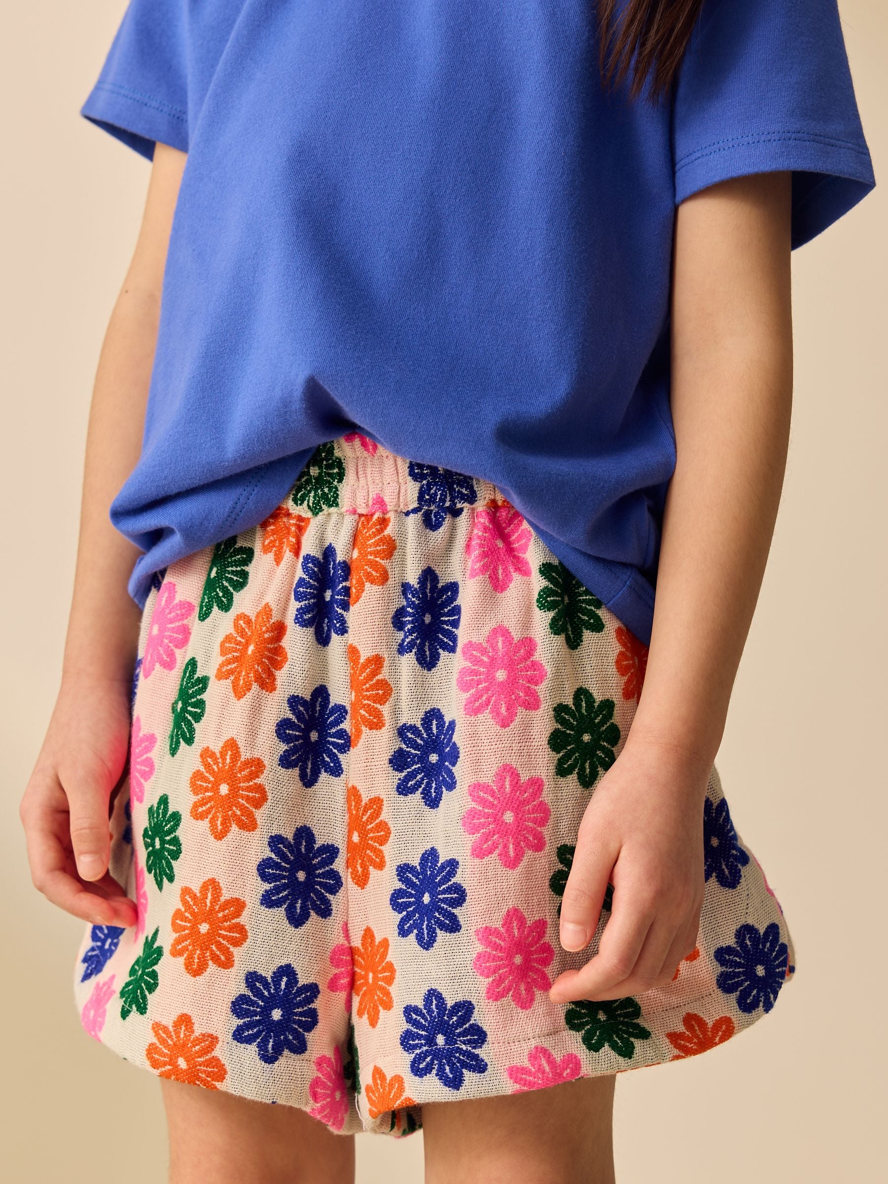 BOUTIQUE MOSCHINO カラフルフラワー刺繍ショートパンツ2着セット Buy Multicoloured Flower Pullon Jacquard Shorts (3-16yrs) from