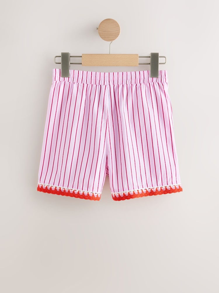 Roz/Roșu Dungi - Pantaloni scurți cu garnitură croșetată (3-16ani) - Imaginea 2 din 4