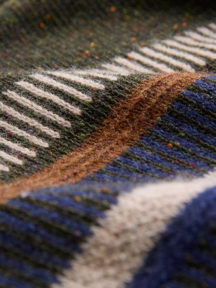 Celtic & Co. Green Mens Statement Donegal Jumper - Image 2 of 3 Celtic & Co. Green Mens Statement Donegal Jumper - Image 2 of 3