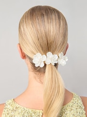 Aela Cream Flower Hair Clip - Bild 1 von 3