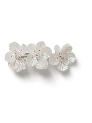 Aela Cream Flower Hair Clip - Bild 3 von 3