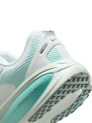 Nike White/Aqua Vomero 18 Road Running Trainers - Image 7 of 8