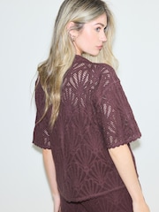 Schokoladenbraunes Muschelmuster - Gehäkeltes Kurzarmhemd mit offenem Kragen - Bild 4 von 8