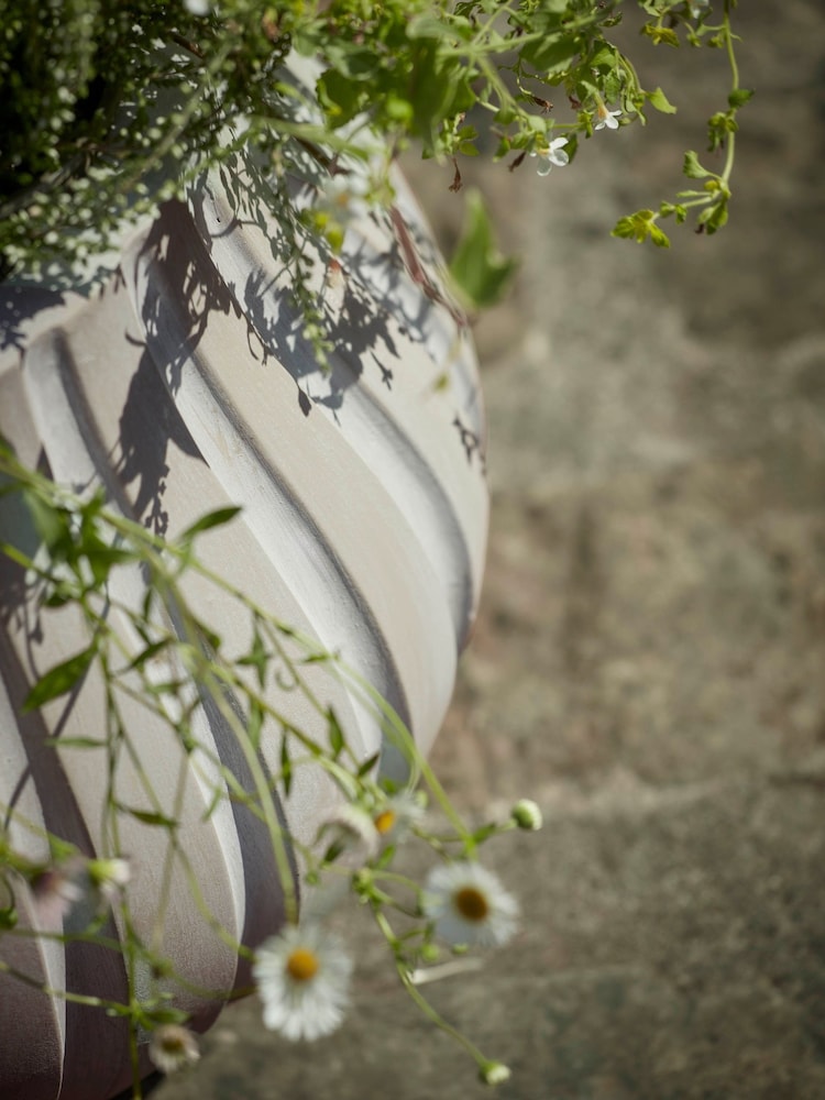 Cox & Cox Grey Two Flourette Planters - Image 4 of 4 Cox & Cox Grey Two Flourette Planters - Image 4 of 4