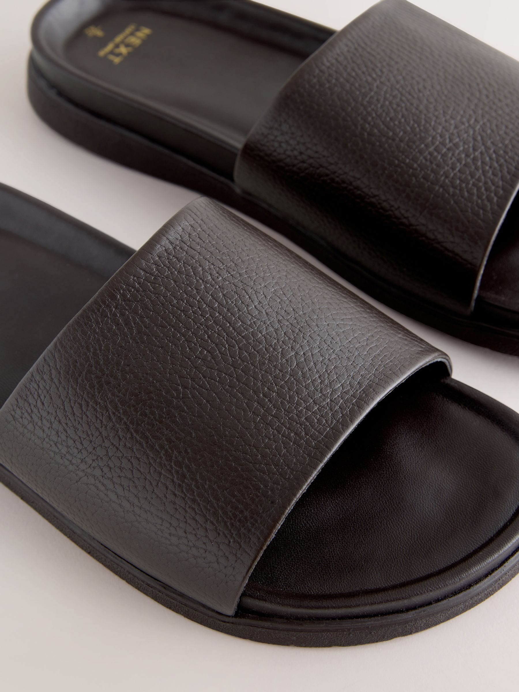  SLIPPER スライドサンダル Next：日本 ブラウン - レザー スライド サンダル from Next Japan