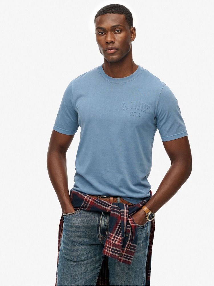 Superdry Athletic Embossed Relaxed T-Shirt - Imagen 1 de 6