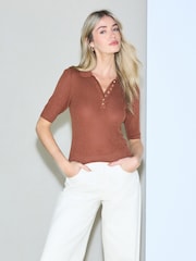 بني - رداء عُلوي كتان بولو بملمس بارز - صورة 2 من 8