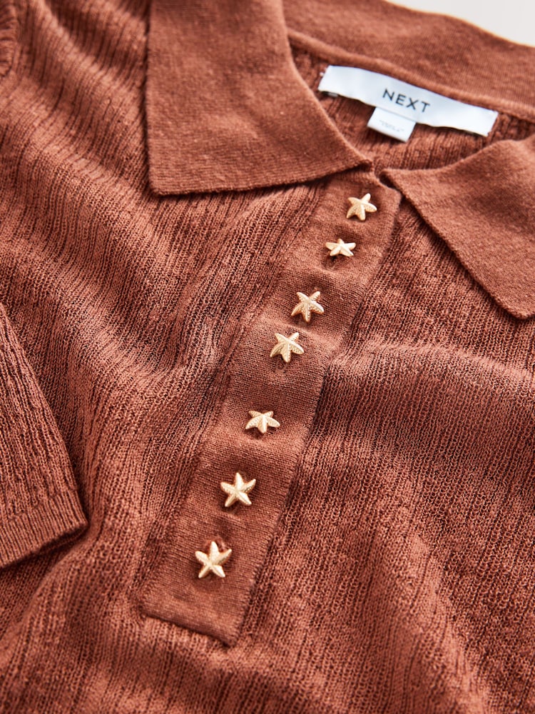 بني - رداء عُلوي كتان بولو بملمس بارز - صورة 8 من 8 بني - رداء عُلوي كتان بولو بملمس بارز - صورة 8 من 8