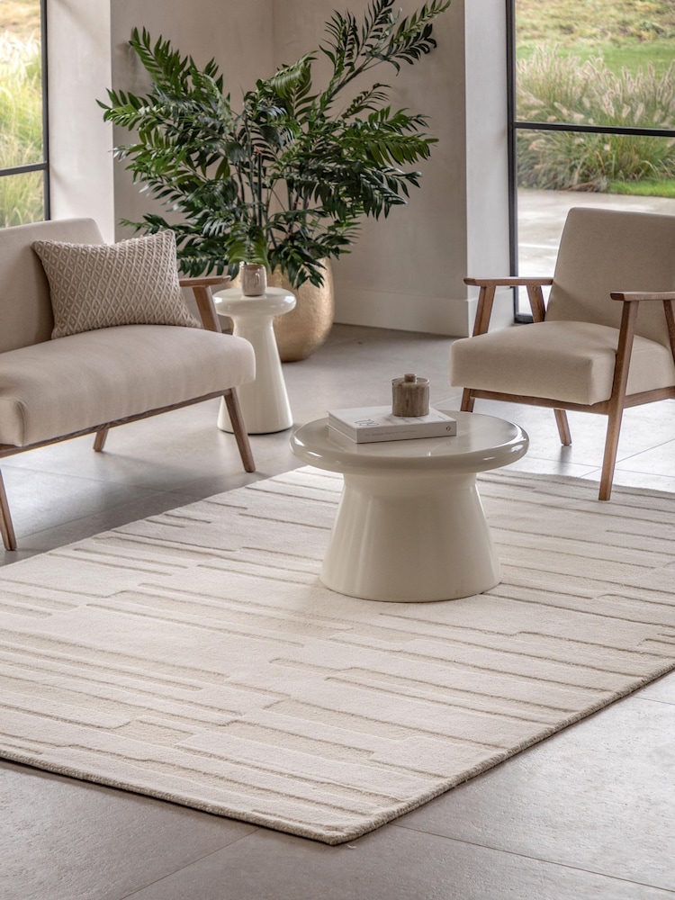 Gallery Home White Alabama Tufted Tonal Rug - Image 1 of 6 Gallery Home White Alabama Tufted Tonal Rug - Image 1 of 6