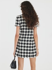 River Island Dogtooth Boucle Mini Dress - Imagem 2 de 4