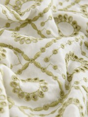 أخضر مطرز - قميص مطرز منقوش بكم قصير - صورة 2 من 3