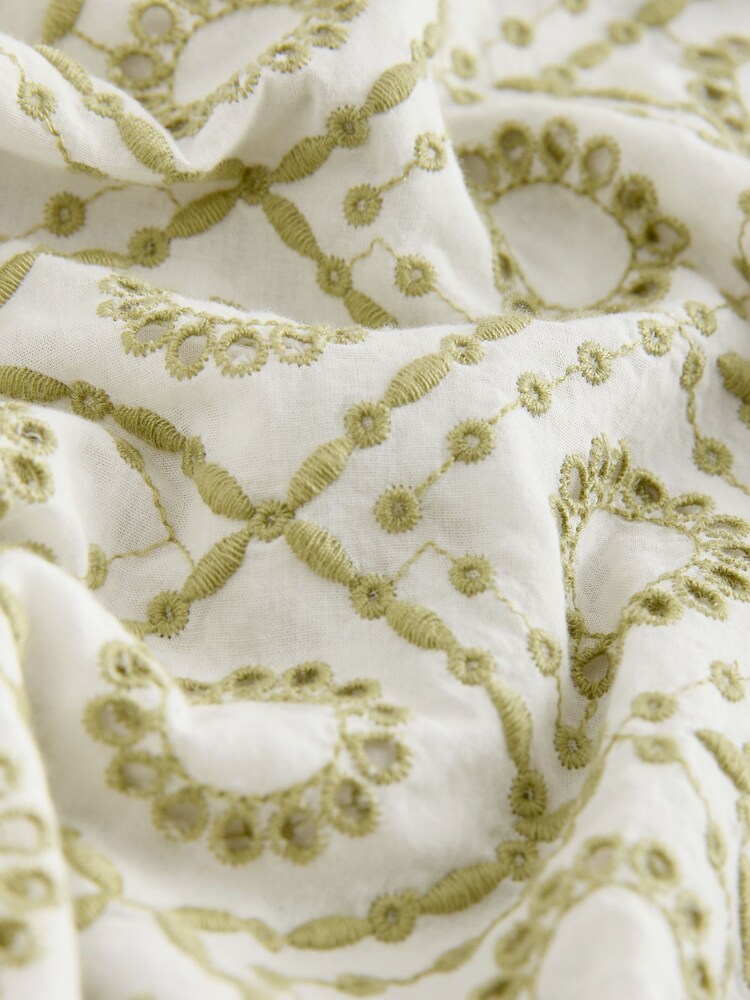 أخضر مطرز - قميص مطرز منقوش بكم قصير - صورة 2 من 3