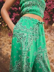 Grön - Bandana-Tryck, Tunnformade ben, lätta ballongbyxor - Bild 4 av 7