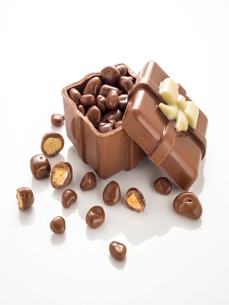 The Gourmet Chocolate Pizza Co Milk Chocolate Tractor Gift - Image 2 of 3
