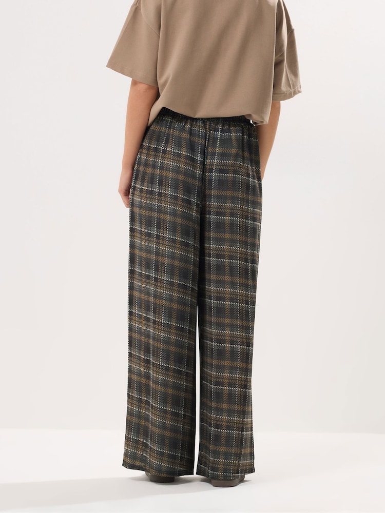 PixieGirl Petite Brown Crinkle Wide Leg Trousers - Image 2 of 5