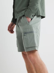 River Island Green Nylon Cargo Shorts - Image 4 of 6