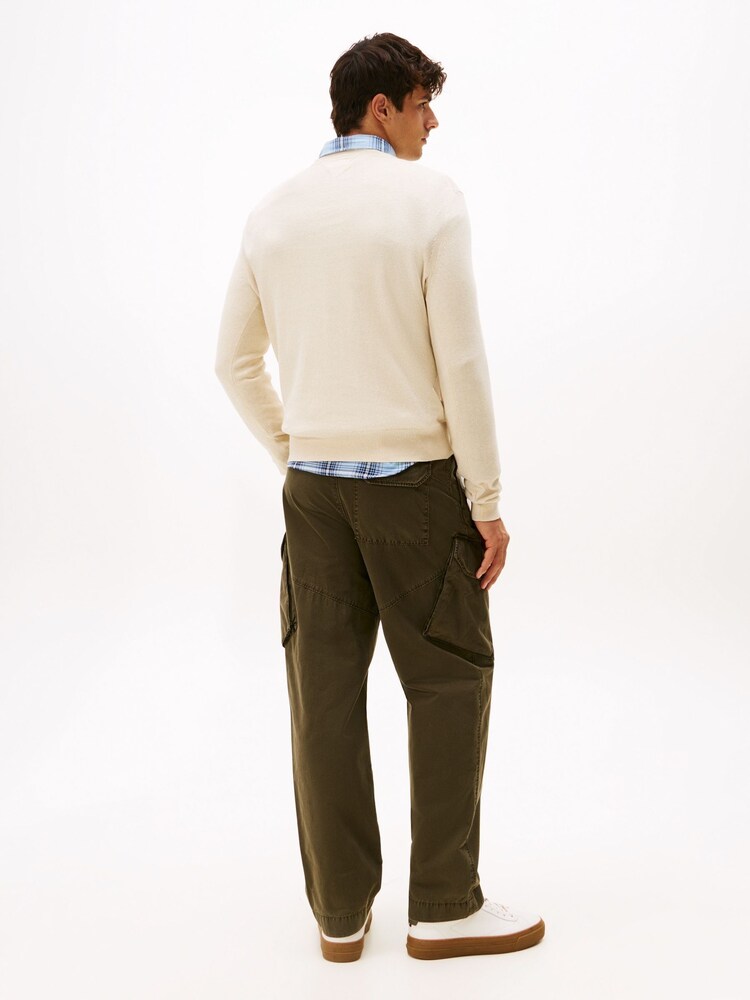 Tommy Hilfiger White Crew Neck Jumper With Cashmere - Image 2 of 4 Tommy Hilfiger White Crew Neck Jumper With Cashmere - Image 2 of 4