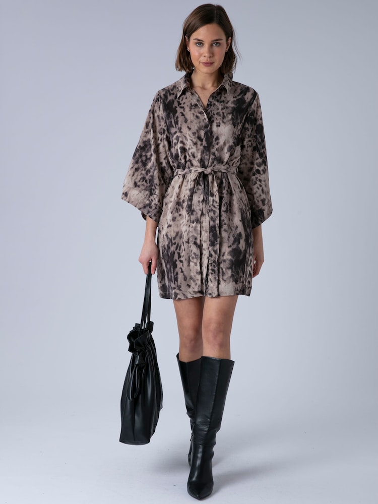 فستان قميص تونيك Isabel مع ربطة عنق على الخصر وجيوب من Religion - Image 8 of 8