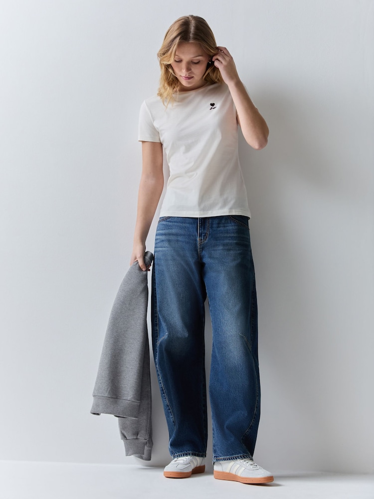 تي شيرت شعار قلب من BOSS - Image 2 of 6 تي شيرت شعار قلب من BOSS - Image 2 of 6