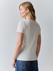 تي شيرت شعار قلب من BOSS - Image 4 of 6