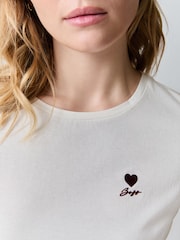 تي شيرت شعار قلب من BOSS - Image 5 of 6