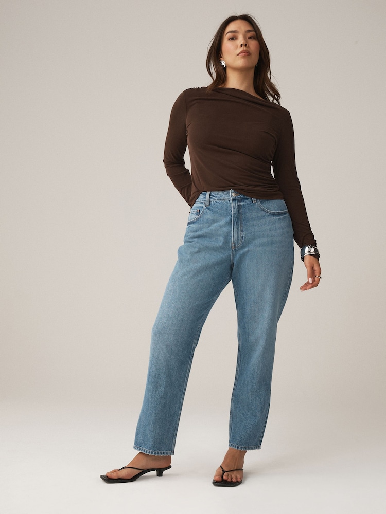 دنيم أزرق فاتح - Hourglass Classic High Rise Straight Jeans - Image 1 of 6 دنيم أزرق فاتح - Hourglass Classic High Rise Straight Jeans - Image 1 of 6