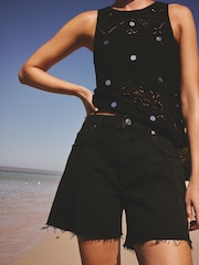 שחור - Split Hem High Rise Denim Shorts - תמונה 6 מתוך 9