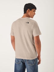 بيج - تي شيرت موديل Simple Dome من The North Face® - صورة 3 من 5